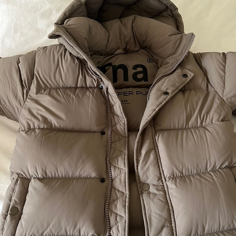 Aritzia TNA super puff taupe jacket size XXS